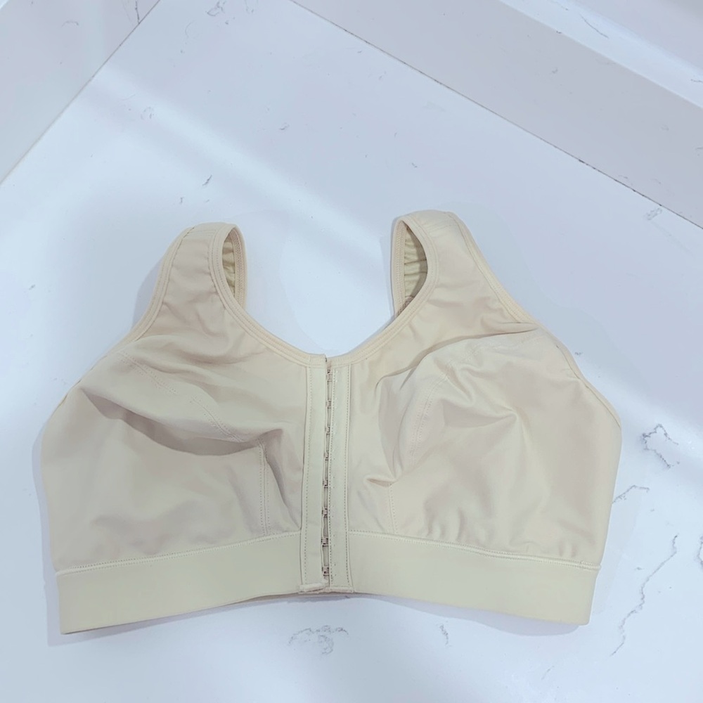 Enell lite size 2 low/med impact all day support bra in ecru.